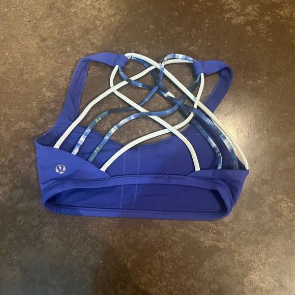 Lululemon Free to be Wild Bra Size 4 - Picture 2 of 2
